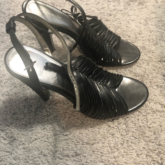 Size 8 Heels shoes - Picture 2 of 3